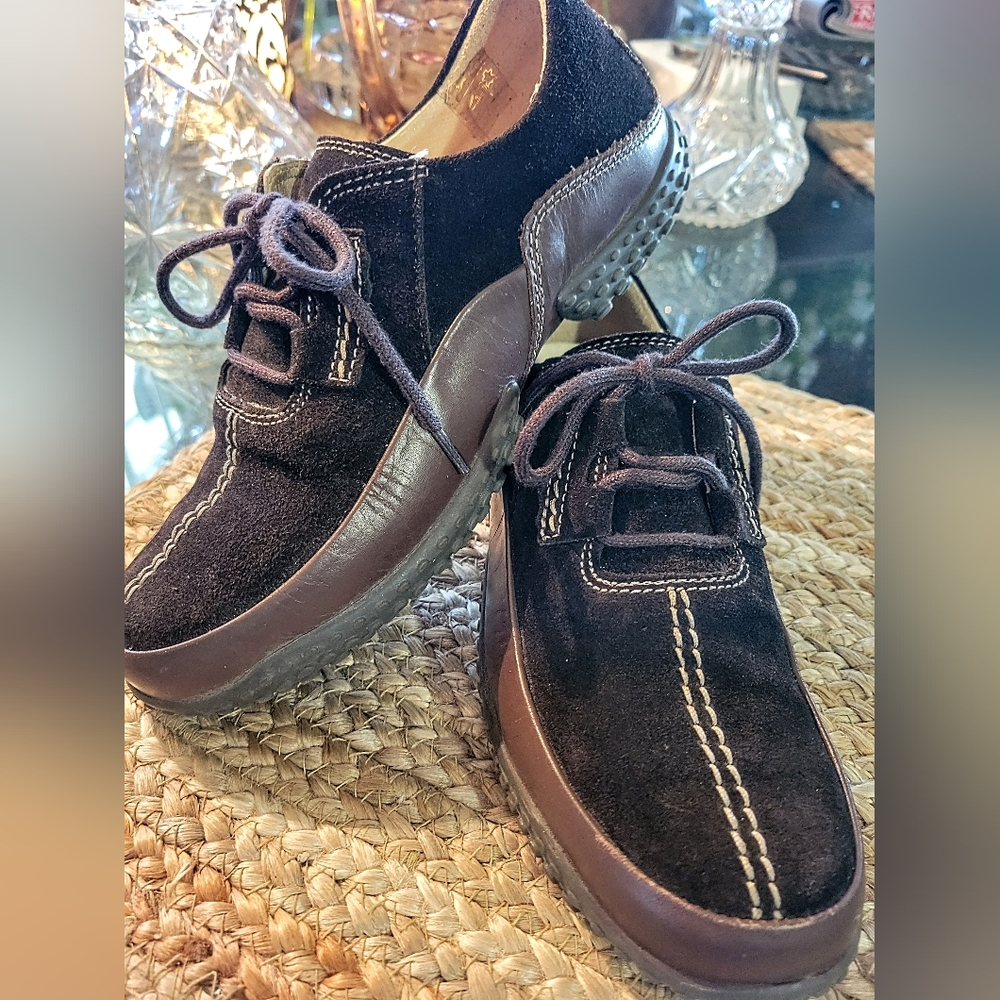 Woman's  Suede Leather  Shoes 7.5 Like New